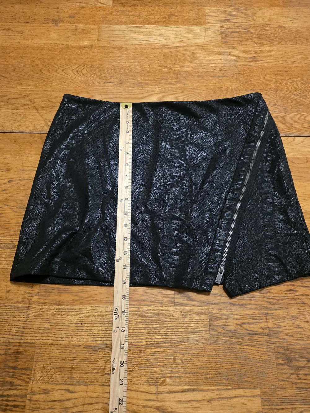 Vince Camuto Black Faux-Snakeskin Mini Skirt with Side Zip Detail